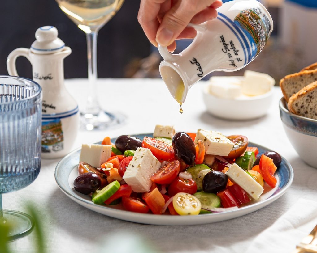 <alt4> Harmonize vinhos tintos leves com salada grega