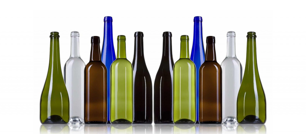 <alt1> Garrafas de vidro para a venda dos vinhos